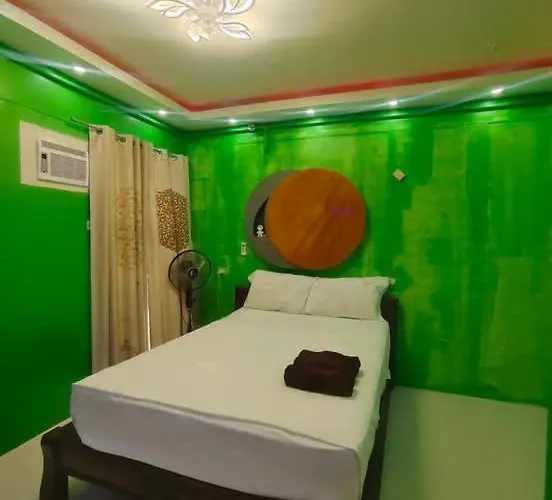 ホテル Cosy Nest Royal Oceancrest Mactan マクタン